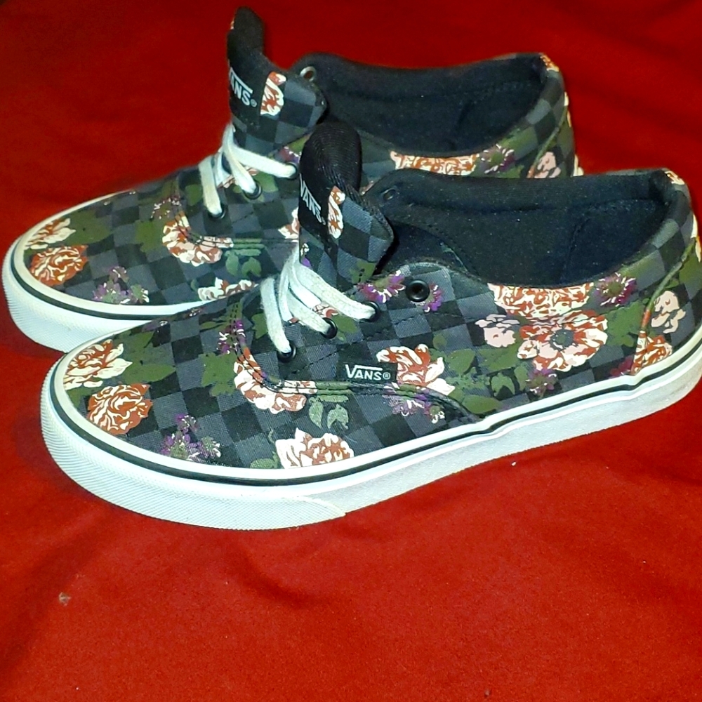 GIRLS FLORAL VANS! BRAND NEW Size 4.5